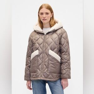 GAP Women's Taupe Puffer Jacket with Cream Accents